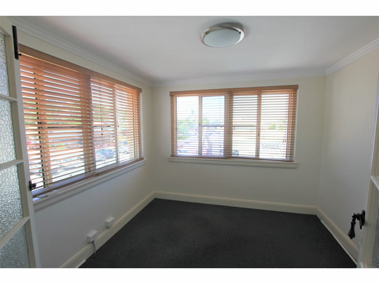 Click to view all images Suite 1/30 Jame Street Yeppoon QLD 4703 - Image 3
