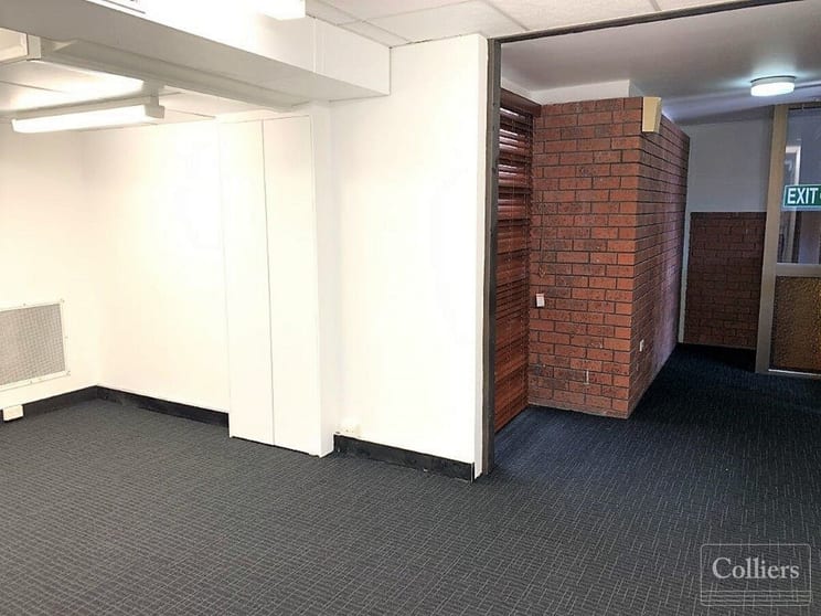 Click to view all images 58-62 Blackwood Street Townsville City QLD 4810 - Image 3
