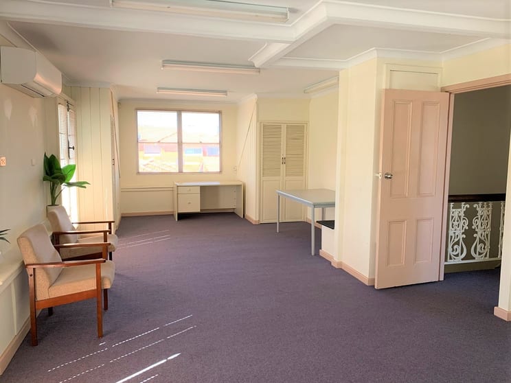 Click to view all images 4 Salford Street Victoria Park WA 6100 - Image 2