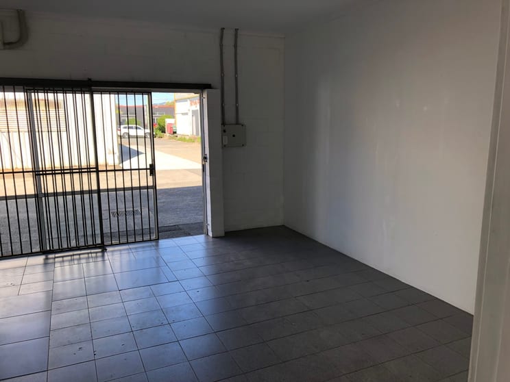 Click to view all images 4/16 Brendan Dr Nerang QLD 4211 - Image 3