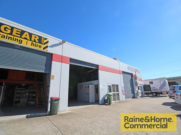 Click to view all images 2/2 Kenworth Place Brendale QLD 4500 - Image 2