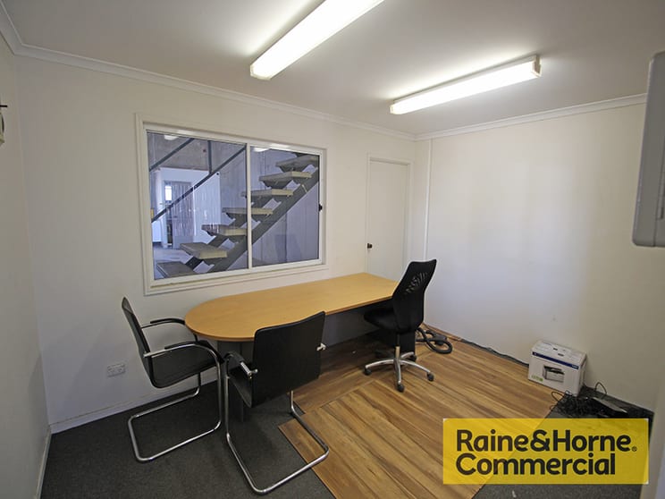 Click to view all images 2/2 Kenworth Place Brendale QLD 4500 - Image 3
