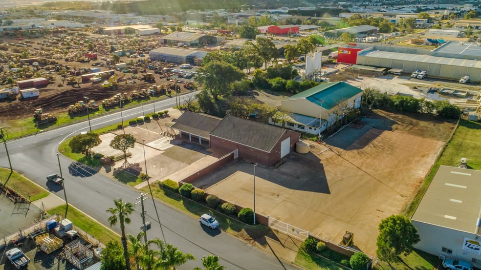 Click to view all images 21 - 23 Rocla Court Glenvale QLD 4350 - Image 2