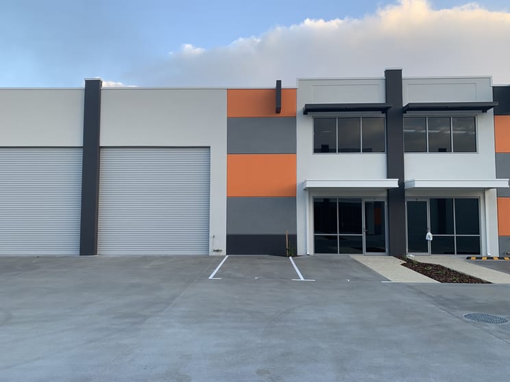 Click to view all images 7/4 Focal Way Bayswater WA 6053 - Image 2