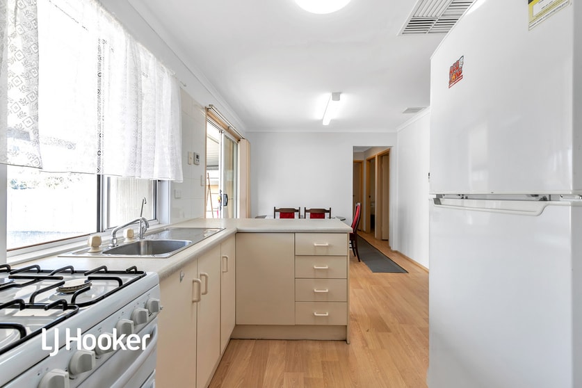 Click to view all images 3 Katrina Avenue Windsor Gardens SA 5087 - Image 3