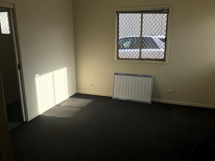 Click to view all images Shed 7/5 Trewin Street Wendouree VIC 3355 - Image 3