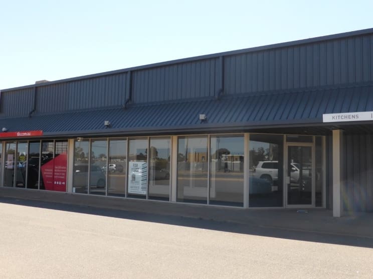 Click to view all images 126 Eleventh Street Mildura VIC 3500 - Image 3