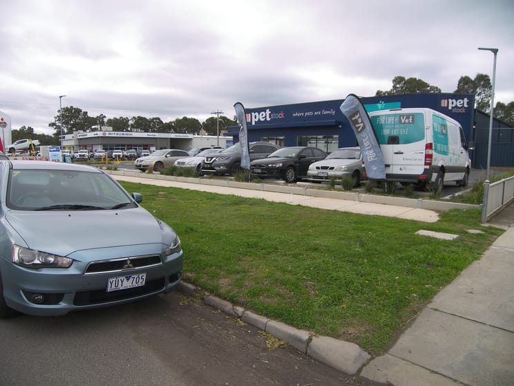 Click to view all images 76 Midland Highway Epsom VIC 3551 - Image 3