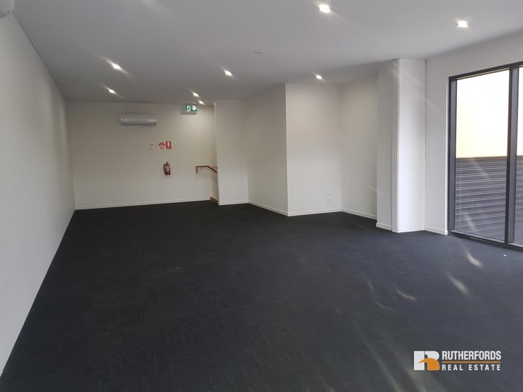 Click to view all images 4/9 Frog Court Craigieburn VIC 3064 - Image 3