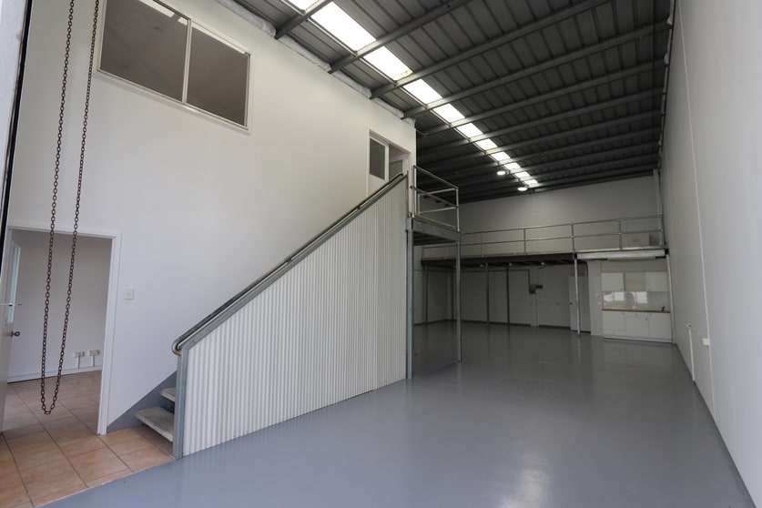 Click to view all images 2/22 Hutchinson Street Burleigh Heads QLD 4220 - Image 3