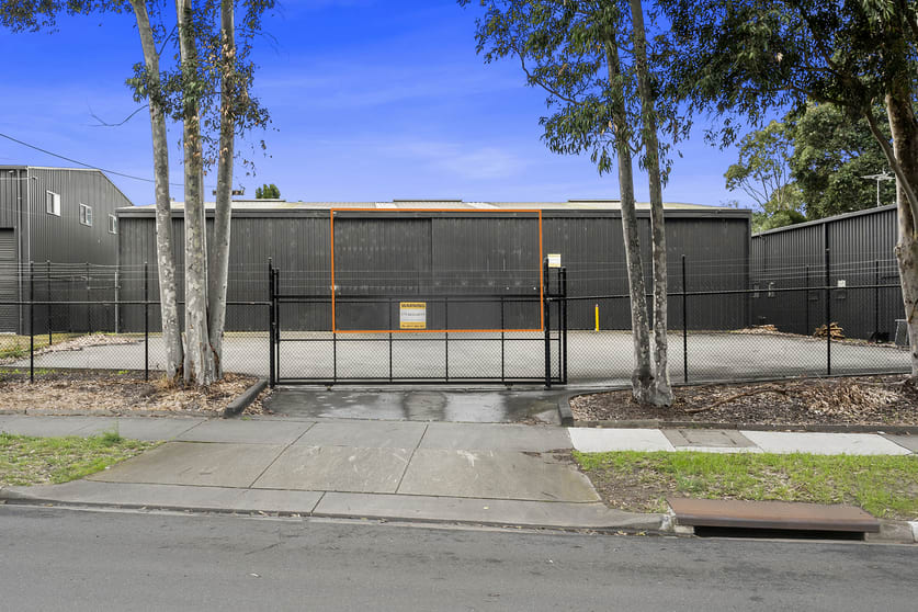 Click to view all images 2/13 The Esplanade North Shore VIC 3214 - Image 2