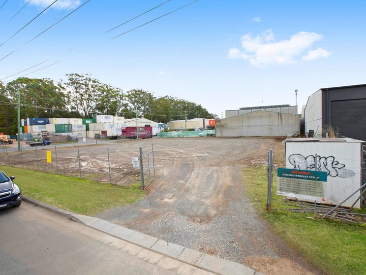 Click to view all images 22 Merrigal Road Port Macquarie NSW 2444 - Image 2