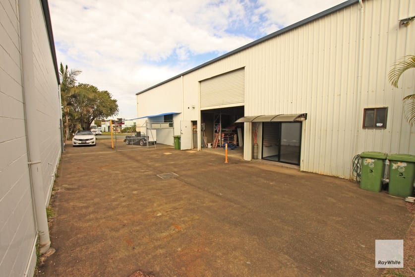 Click to view all images 2/3 Lynne Street Caloundra West QLD 4551 - Image 1
