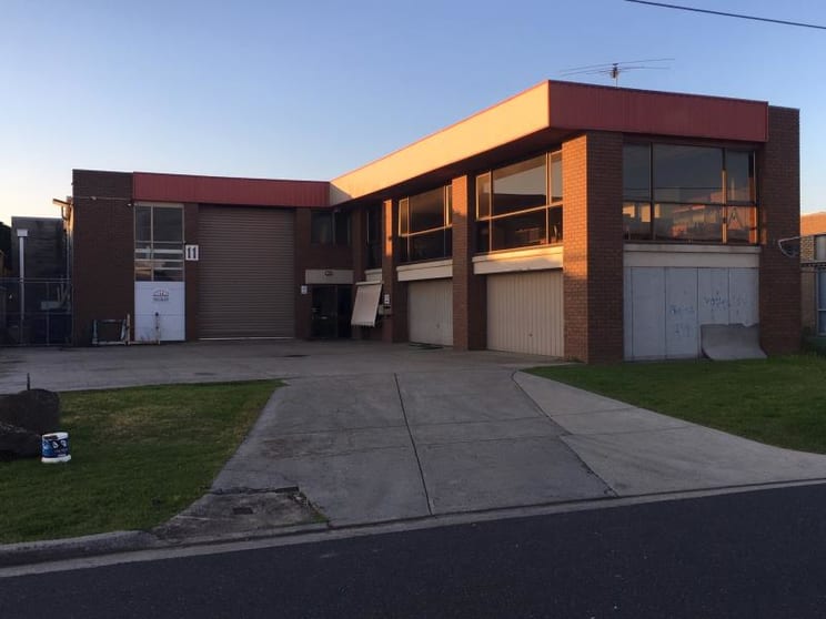 Click to view all images Braeside VIC 3195 - Image 1
