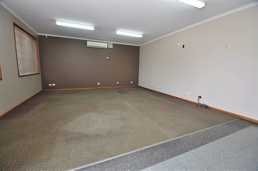 Click to view all images 2/35-39 Howard Street Epsom VIC 3551 - Image 2