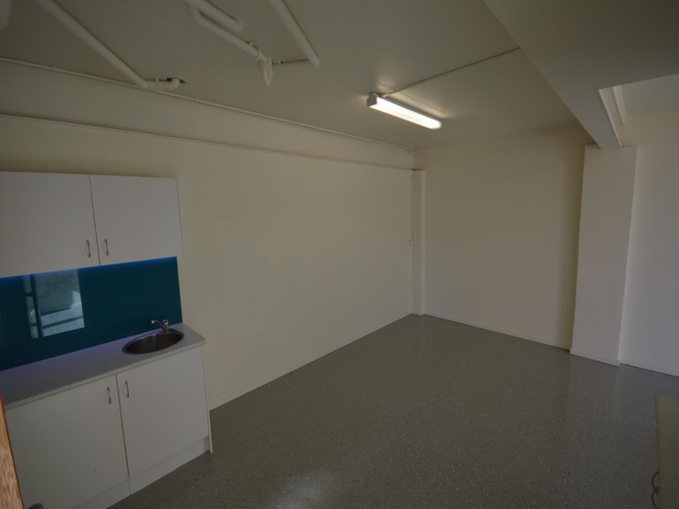 Click to view all images Currumbin Waters QLD 4223 - Image 2