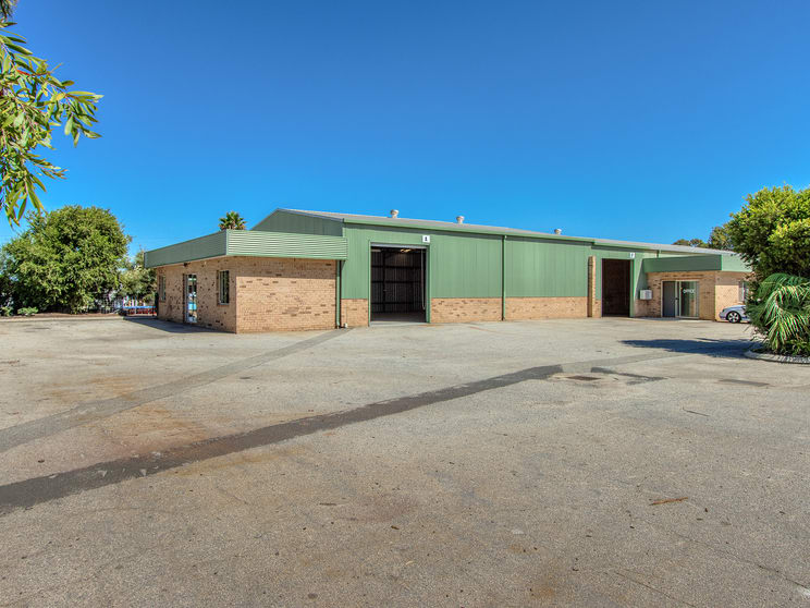 Click to view all images 1/14 Fields Street Pinjarra WA 6208 - Image 1