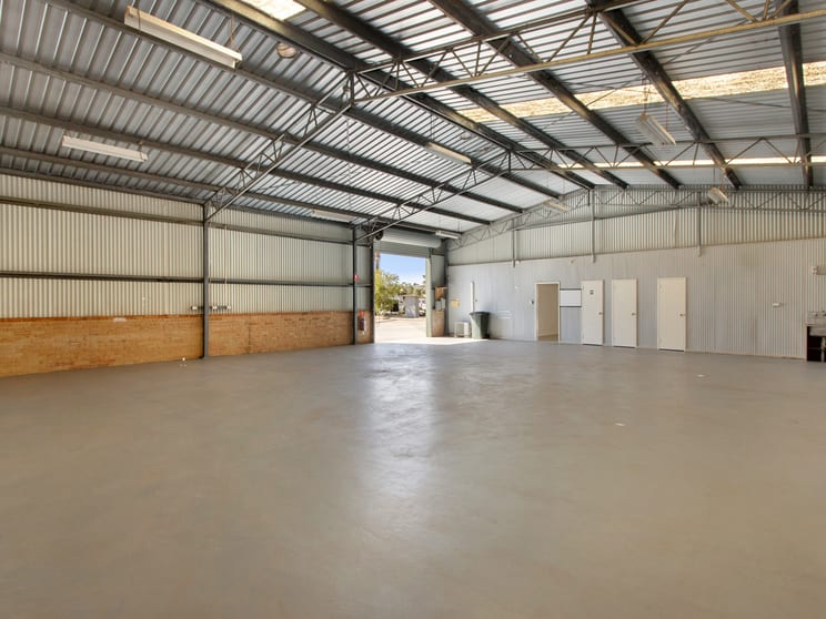 Click to view all images 1/14 Fields Street Pinjarra WA 6208 - Image 2