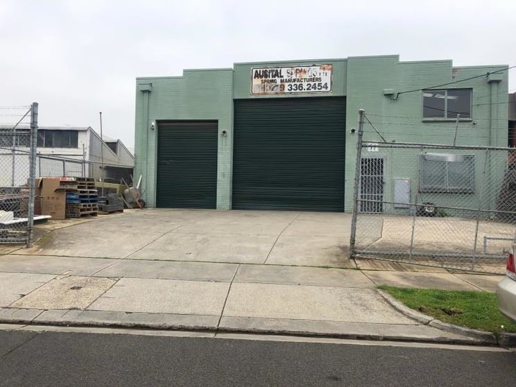 Click to view all images 17 Knighton Avenue Airport West VIC 3042 - Image 1