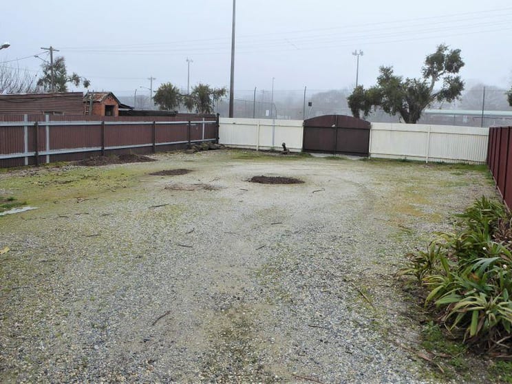 Click to view all images 572 Englehardt St Albury NSW 2640 - Image 2