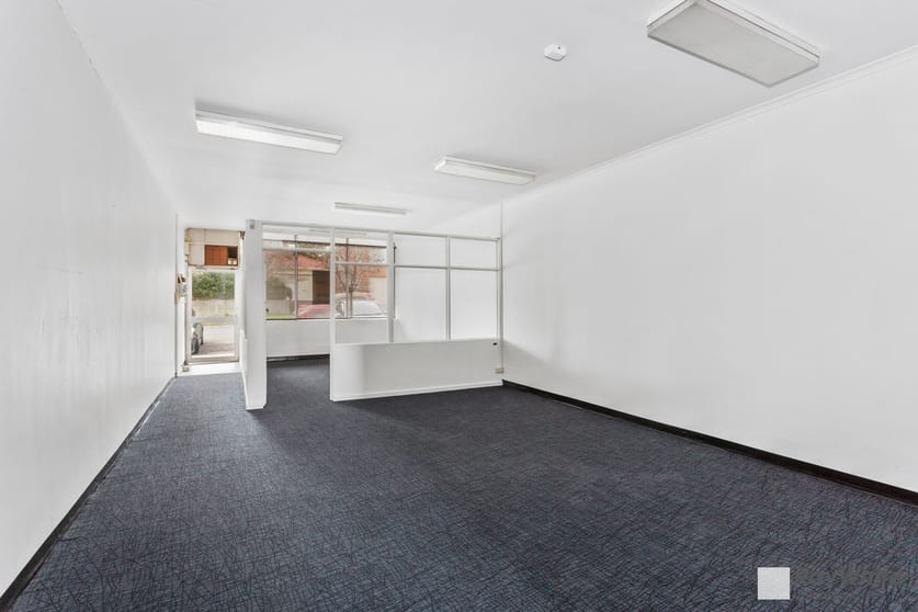 Click to view all images 8 Lawson Street Oakleigh East VIC 3166 - Image 3