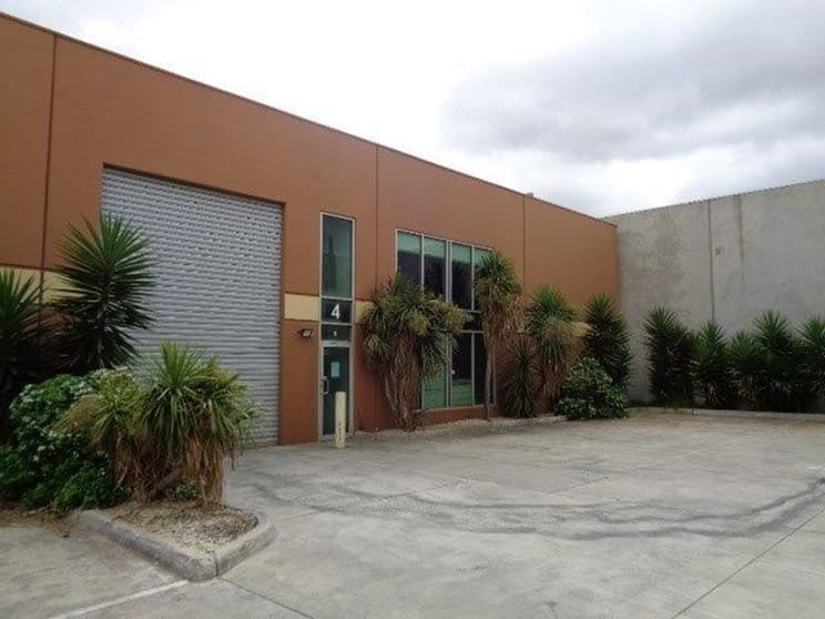 Click to view all images 1/11-19 West Circuit Sunshine West VIC 3020 - Image 2