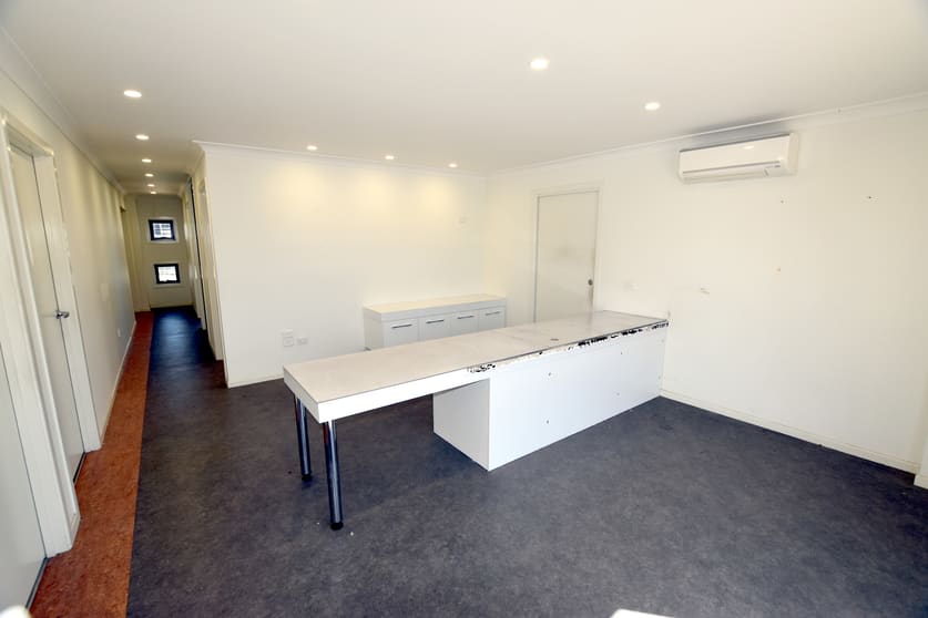 Click to view all images 3/94 Hanson Road Gladstone Central QLD 4680 - Image 3
