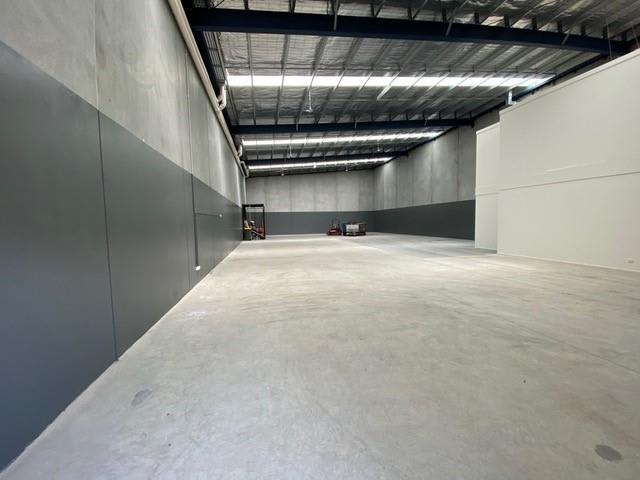 Click to view all images Unit 3/216 Blackshaws Road Altona North VIC 3025 - Image 2