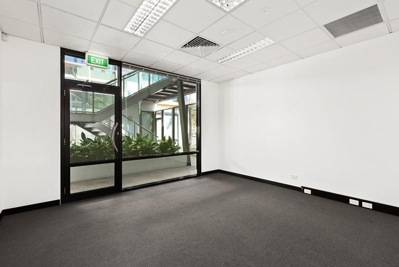 Click to view all images 79 Manningham Road Bulleen VIC 3105 - Image 2