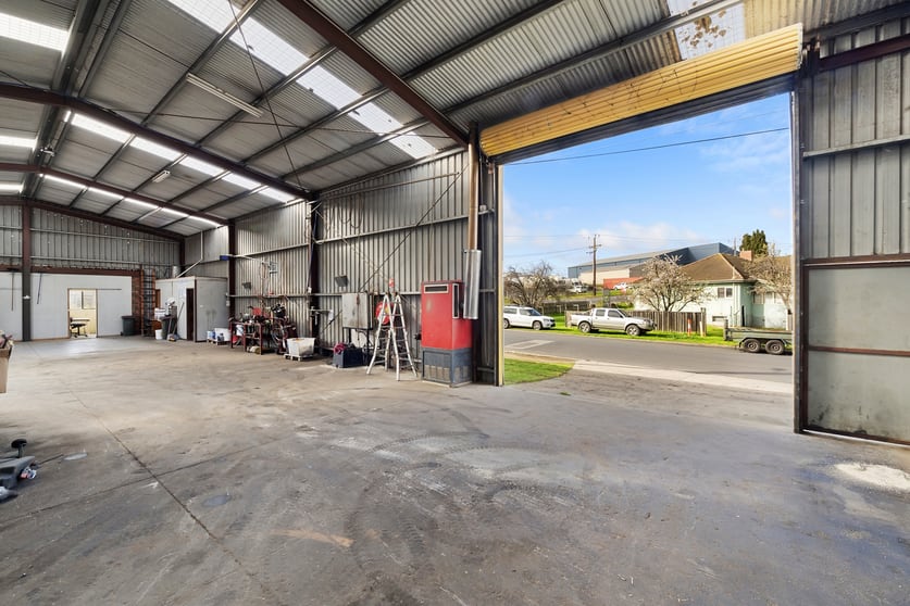 Click to view all images 37 Edols Street North Geelong VIC 3215 - Image 2