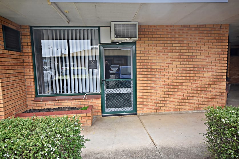 Click to view all images 2/25 South Street Wodonga VIC 3690 - Image 2