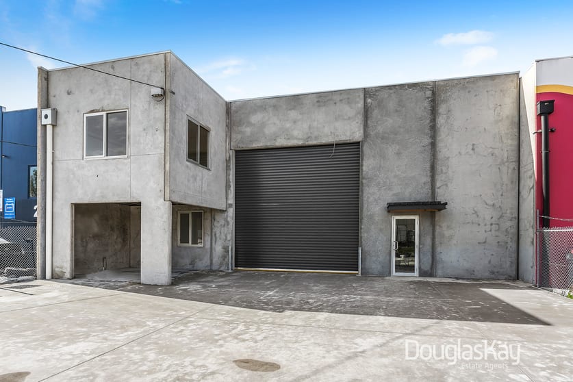 Click to view all images 18 Maida Avenue Sunshine North VIC 3020 - Image 2