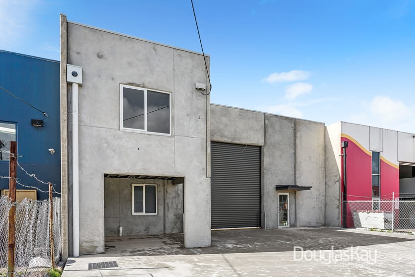 Click to view all images 18 Maida Avenue Sunshine North VIC 3020 - Image 3