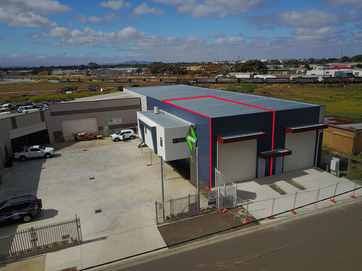 Click to view all images 9/15-21 Armstrong Street North Geelong VIC 3215 - Image 1