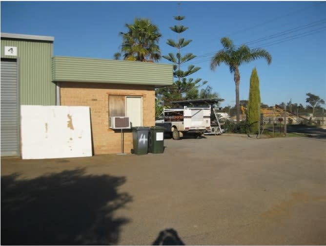 Click to view all images 4/14 Fields Street Pinjarra WA 6208 - Image 2