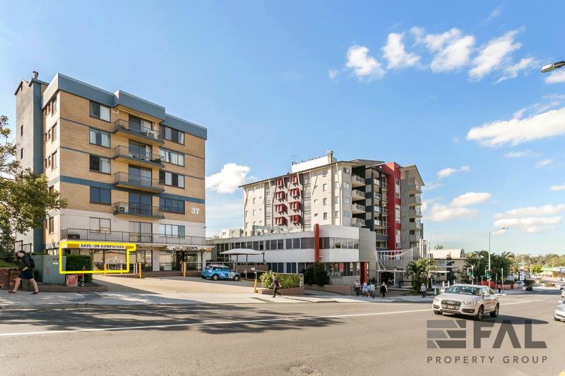 Click to view all images Unit 1/37 Station Road Indooroopilly QLD 4068 - Image 1