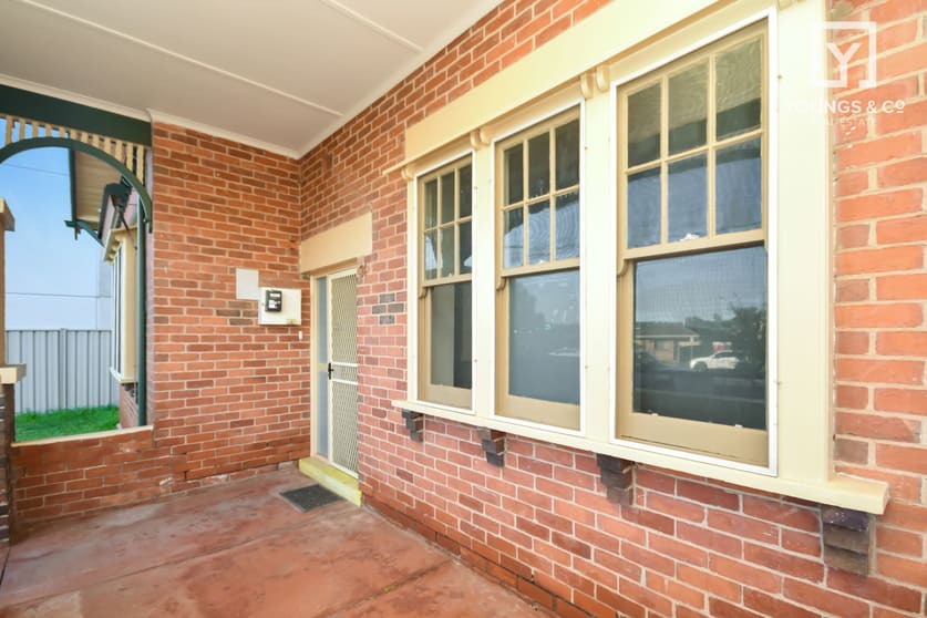 Click to view all images 31 Welsford St Shepparton VIC 3630 - Image 2