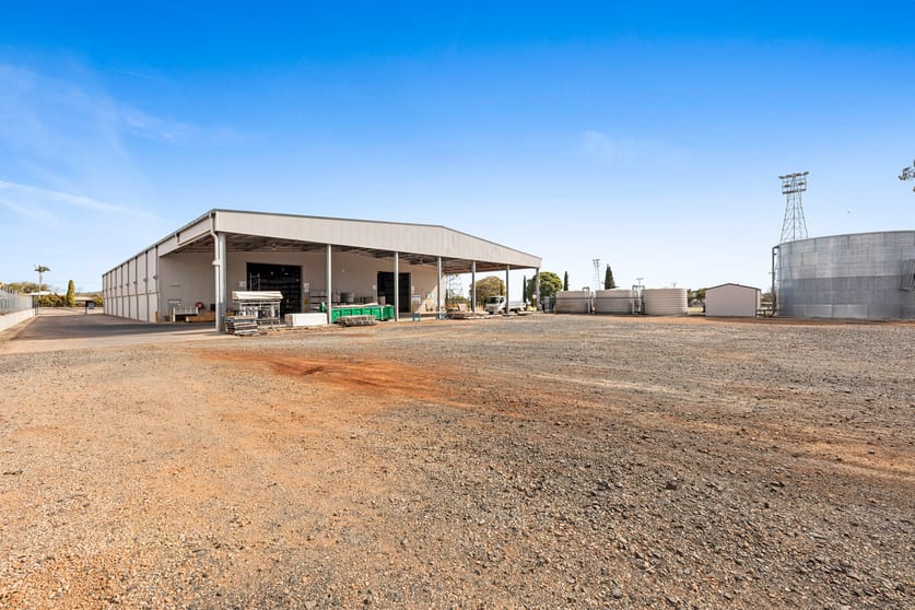 Click to view all images 169 Hursley Road Glenvale QLD 4350 - Image 1