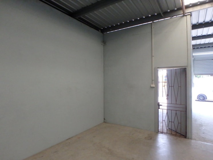 Click to view all images 2/127-129 Bulimba Street Bulimba QLD 4171 - Image 3
