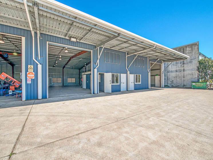 Click to view all images 2/2 Spine Street Sumner QLD 4074 - Image 3