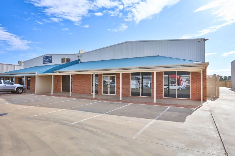 Click to view all images 50 Seventh Street East Mildura VIC 3500 - Image 2