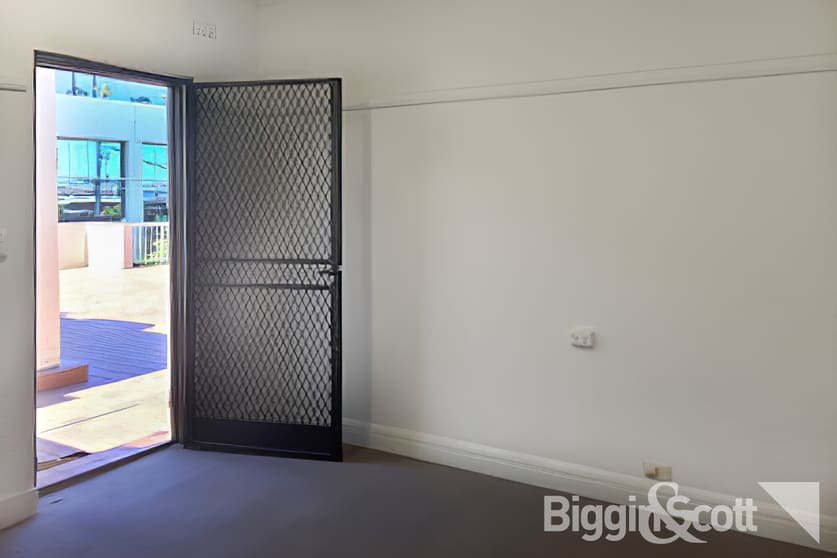 Click to view all images 7/72A Doncaster Road Balwyn North VIC 3104 - Image 3
