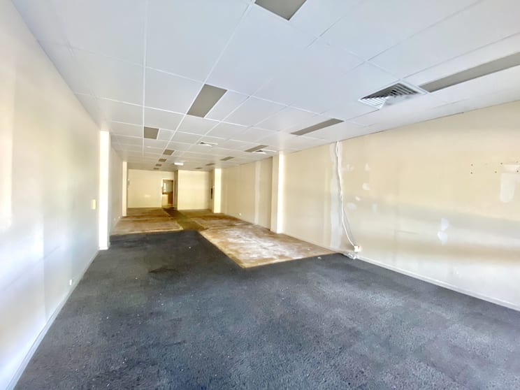 Click to view all images 2/3360 Pacific Highway Springwood QLD 4127 - Image 3