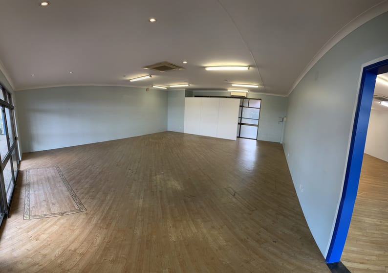 Click to view all images 2/214 Mulgrave Road Westcourt QLD 4870 - Image 1