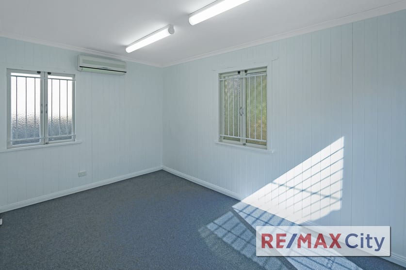 Click to view all images 31 Samuel Street Camp Hill QLD 4152 - Image 2