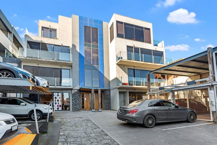 Click to view all images 4/2 Kent Place South Melbourne VIC 3205 - Image 1