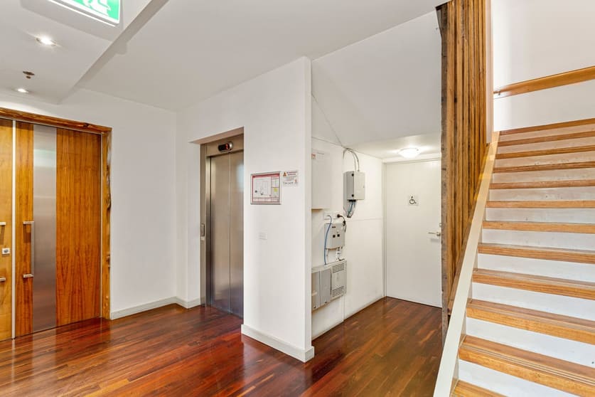 Click to view all images 4/2 Kent Place South Melbourne VIC 3205 - Image 3