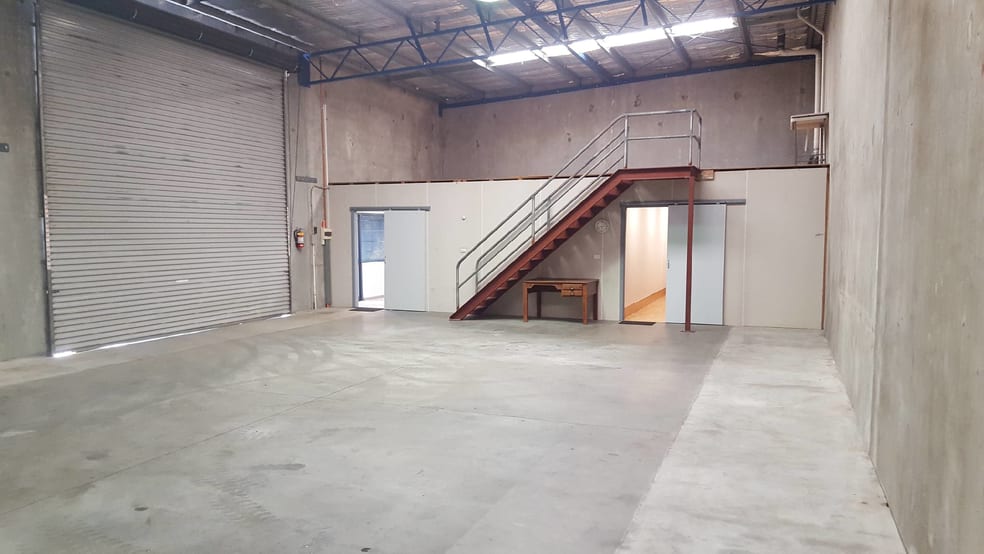 Click to view all images 3/11 Draper Place Kewdale WA 6105 - Image 2