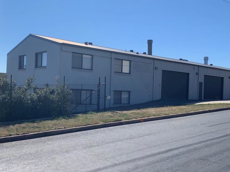 Click to view all images Unit 1/43 Gordon Avenue Queanbeyan West NSW 2620 - Image 1