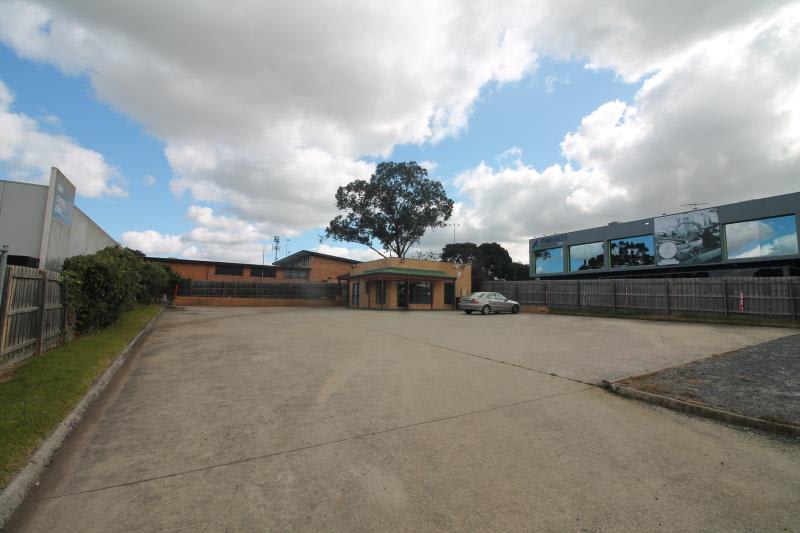 Click to view all images 758 Stud Road Scoresby VIC 3179 - Image 2